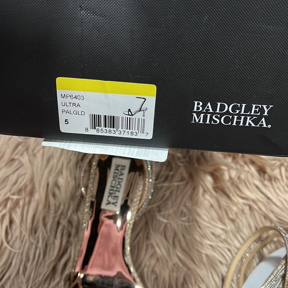 Badgley Mischka Brand Ultra Kitten Heels - Picture 5 of 7